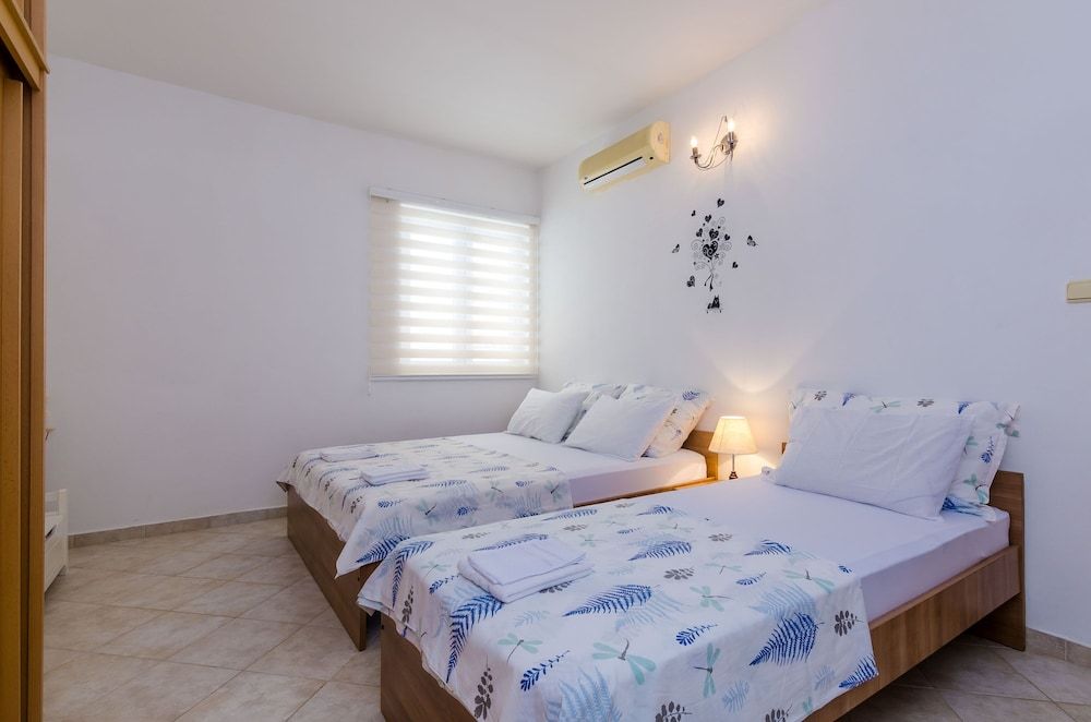 Apartment (Apartment with Shared Pool)