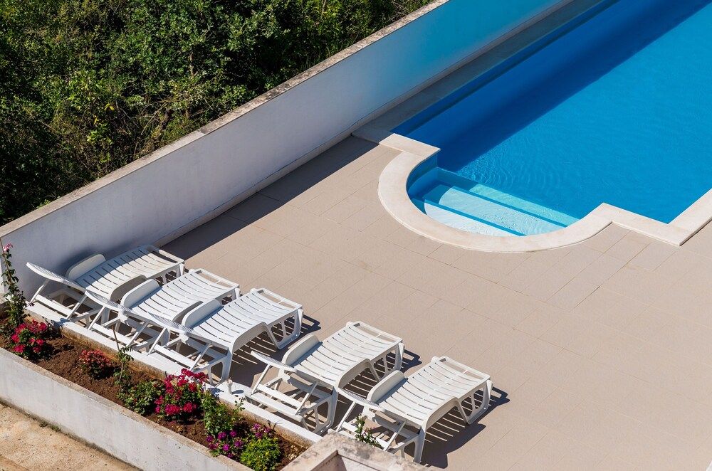 Apartment (Apartment with Shared Pool)