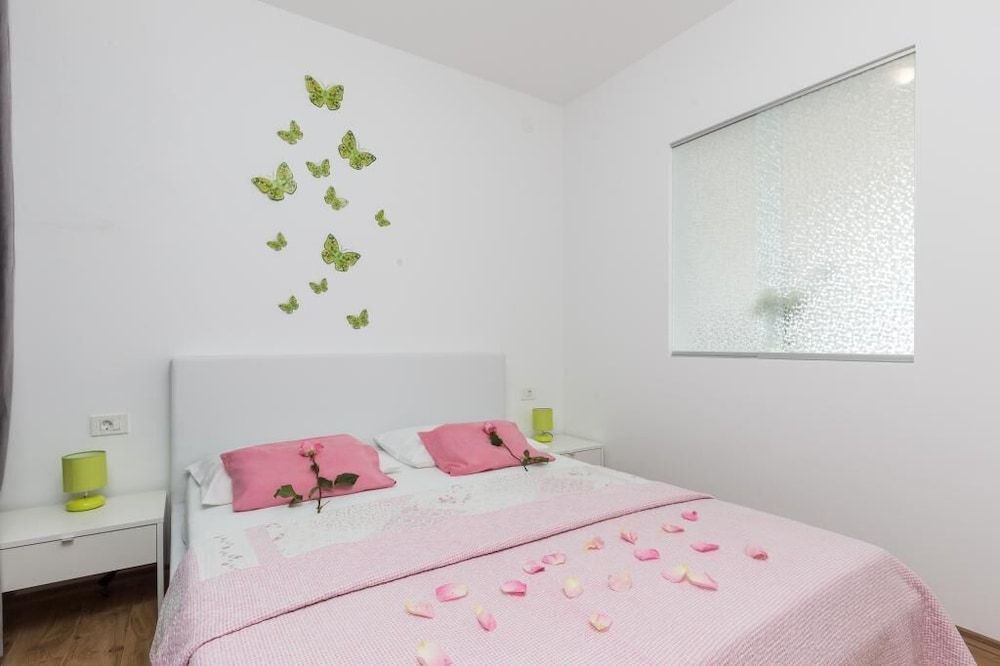 Apartment (One-Bedroom Apartment with Balcony)