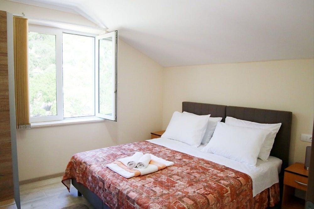 Apartment (One Bedroom Apartment with Balcony)