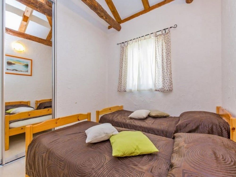 House (Four Bedroom Holiday Home with Swimmi)