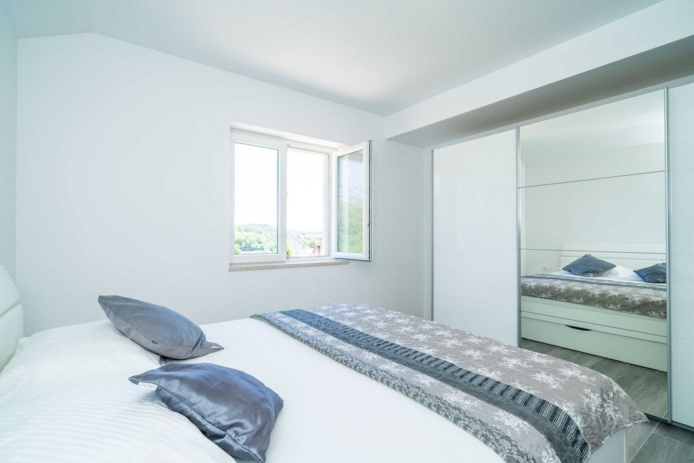Apartment (One Bedroom Apartment with Balcony an)