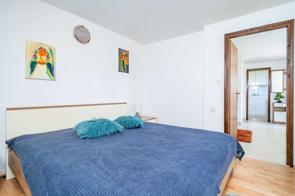 Apartment (One Bedroom Apartment with Garden)