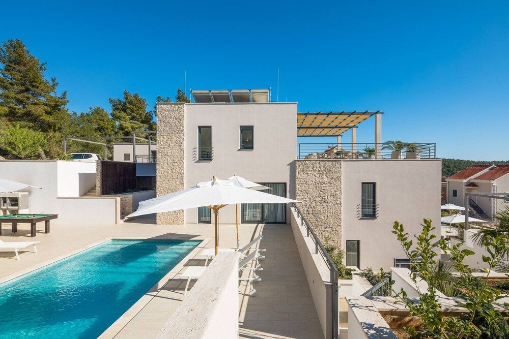 Luxury Villa Juliet with Heated Pool
