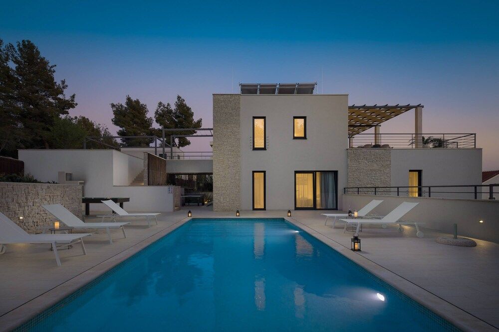 Luxury Villa Juliet with Heated Pool