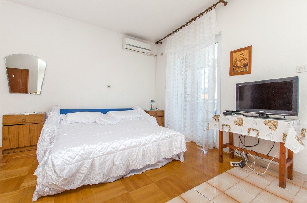 Apartment (A4)