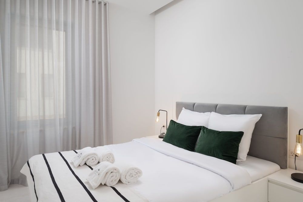Luxury Apartment, 3 Bedrooms, Sea View (N5)