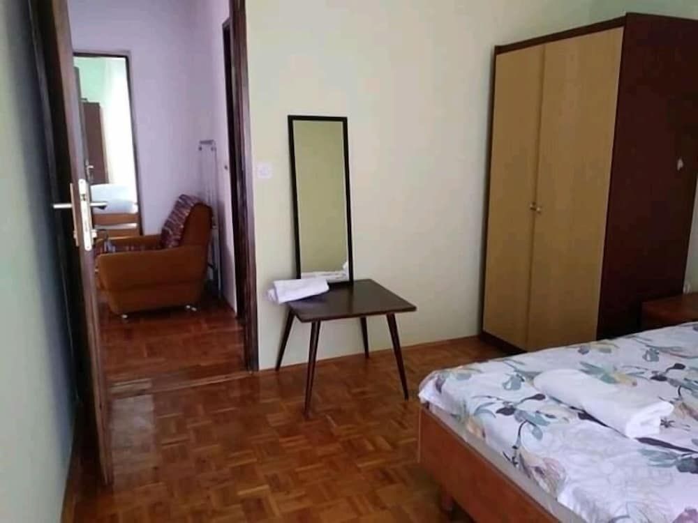 Budget Twin Room with Shared Bathroom