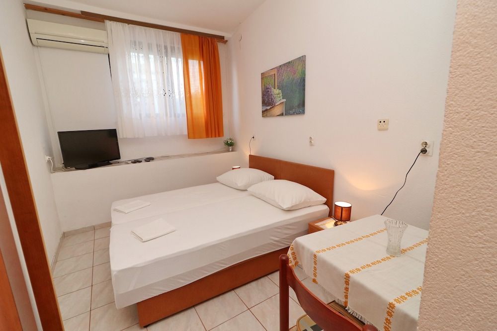 Studio (Studio Apartment)