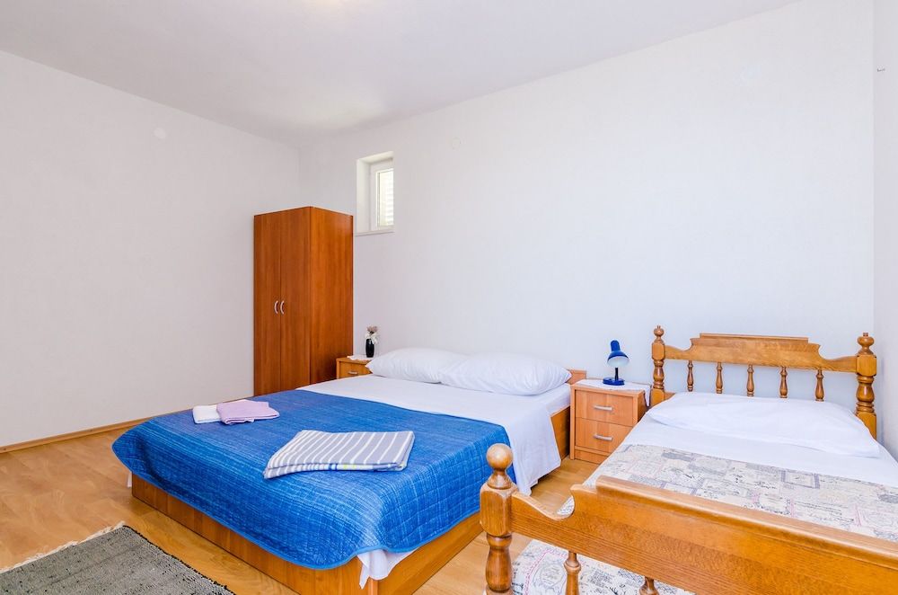 Apartment (One Bedroom Apartment with Balconies)