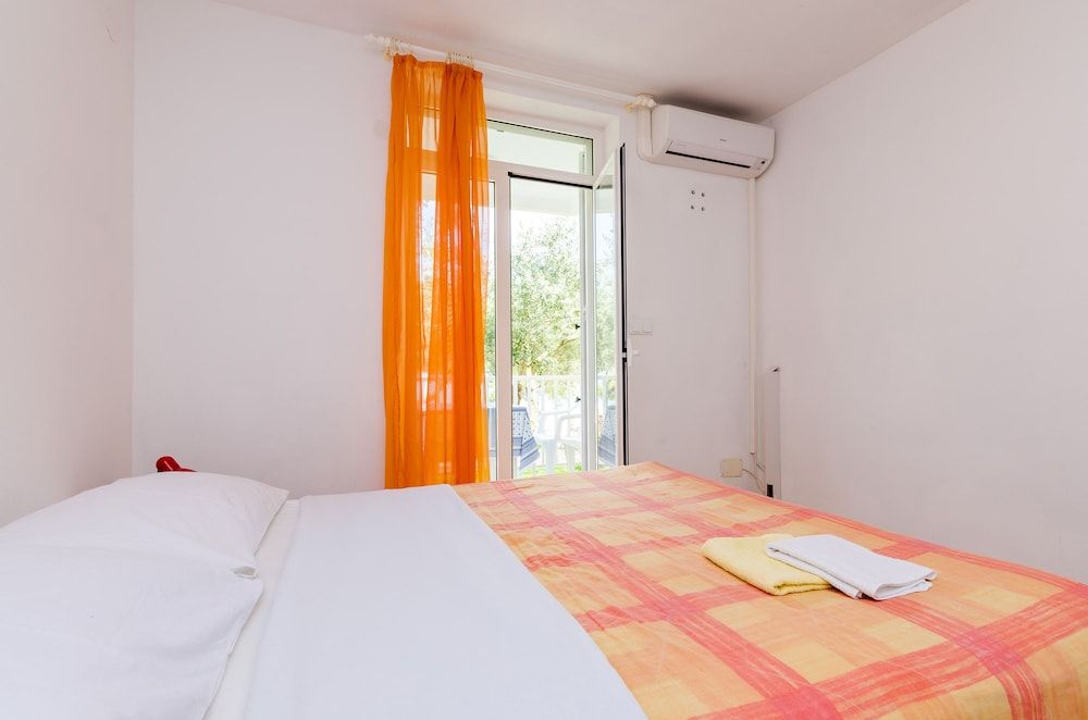 Apartment (One Bedroom Apartment with Terrace)