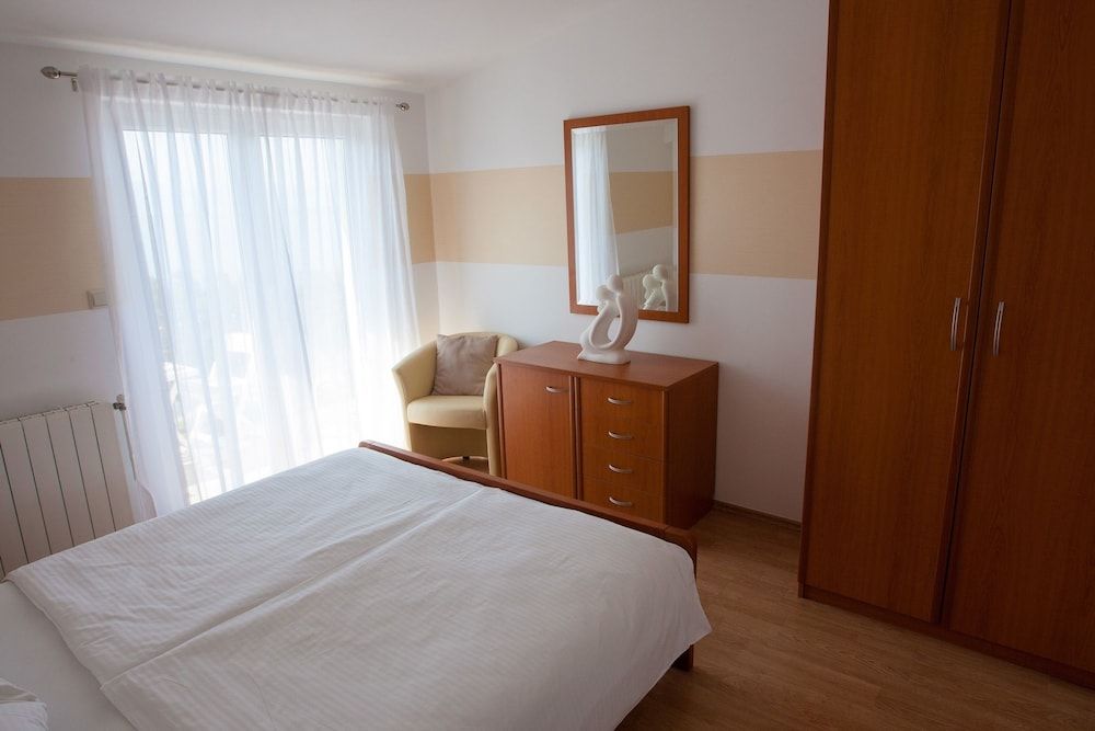 Family Apartment, 2 Queen Beds, Beach View