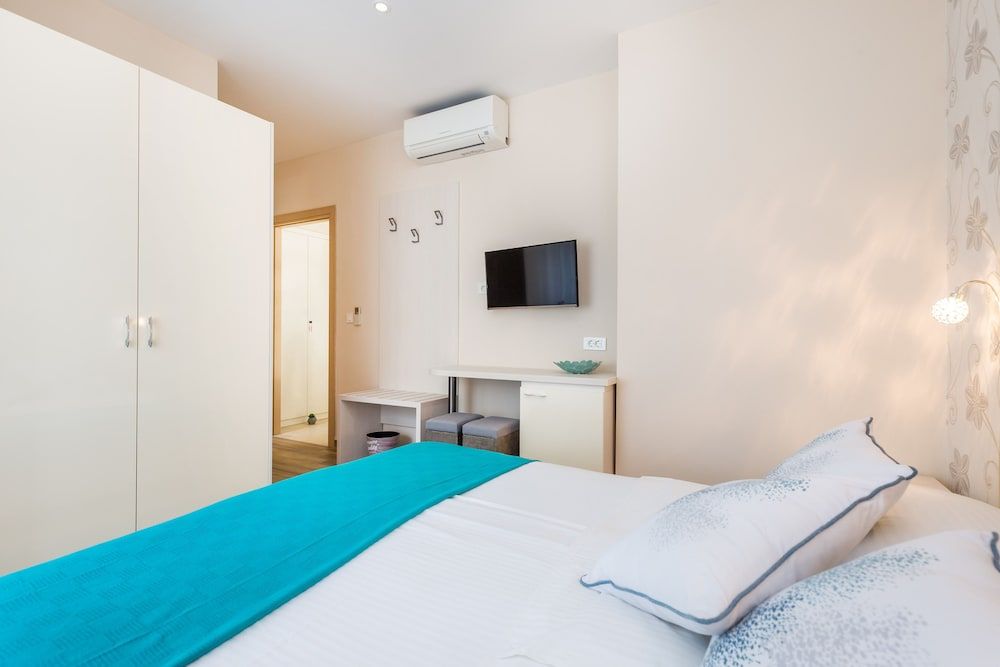 Classic Double Room, 1 Queen Bed, Garden View