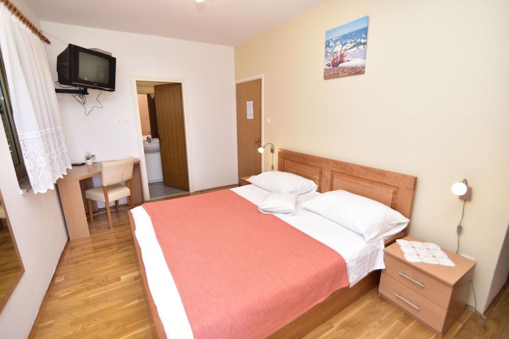 Double Room (1)