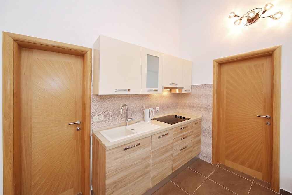 Basic Apartment (2)