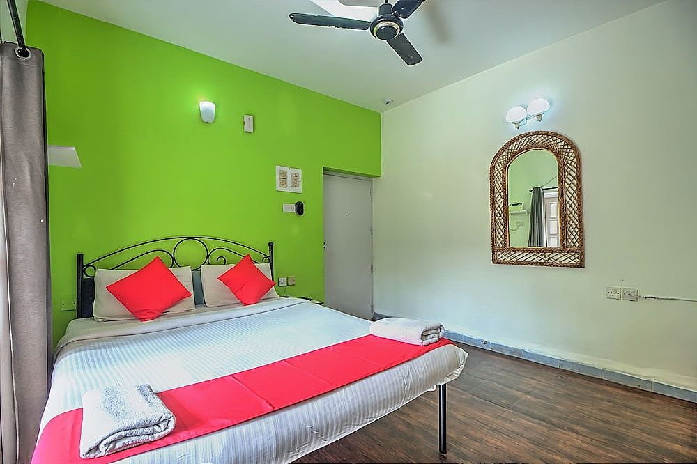 Jarrs Renton Manor Deluxe Room (AC) 7