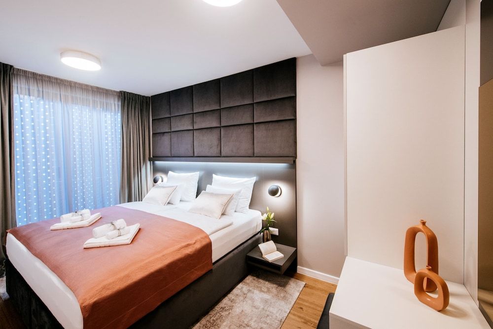 Luxury Apartment, 2 Bedrooms, Pool Access, Garden View