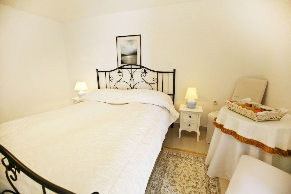 Villa Triana Budget Room 2