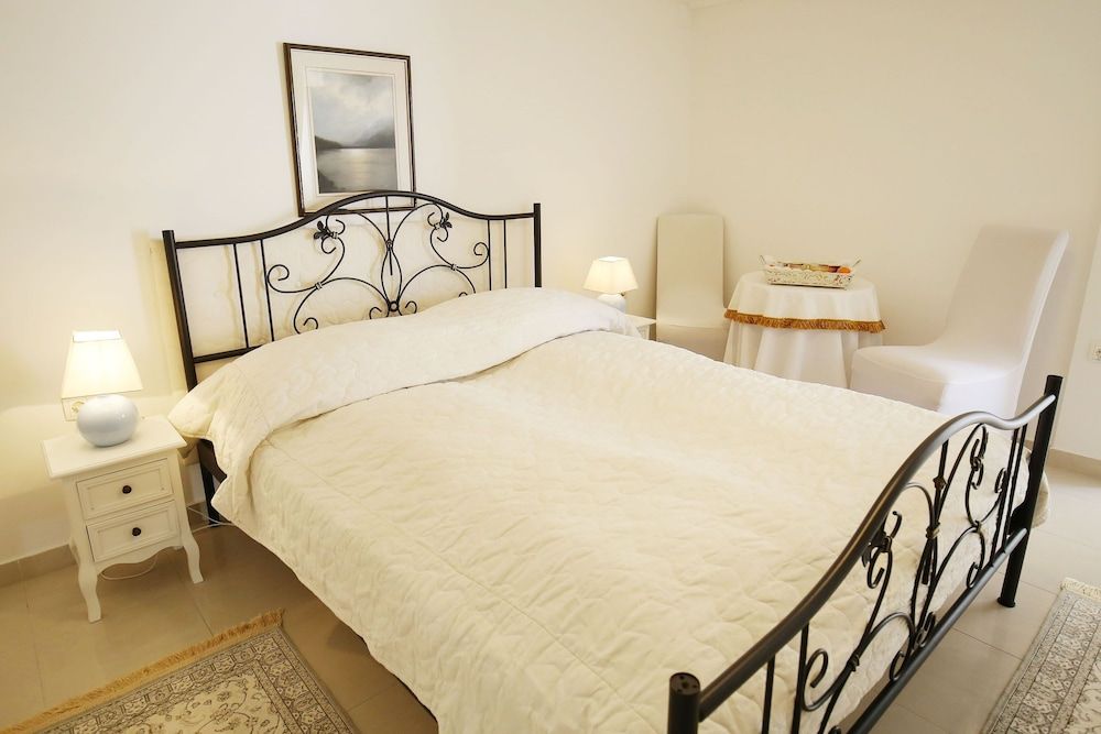 Villa Triana Budget Room 3