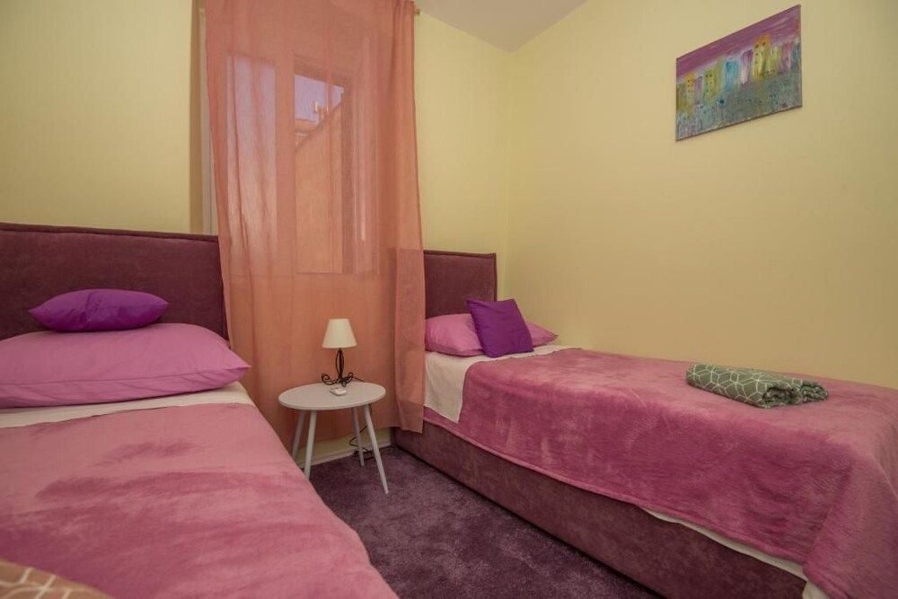 Twin Room (Purple)