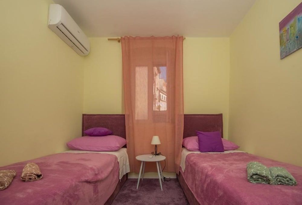 Twin Room (Purple)
