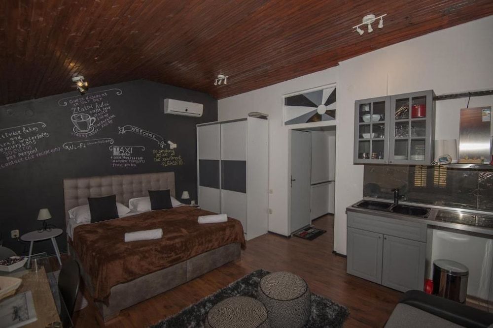 Deluxe Studio (2)