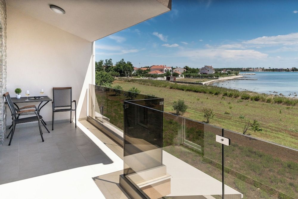 Family Villa, 3 Bedrooms, Terrace, Beachside