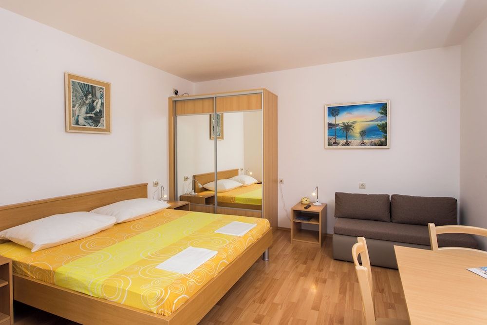 Studio (Apartments Bibijana- Premium Studio A)