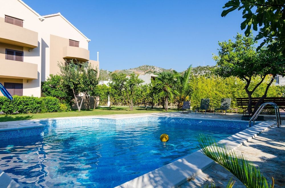 Apartment (Superior Two Bedroom w Swimming Pool)