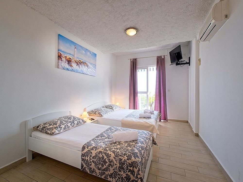 Studio (Studio Apartment with Balcony and Sea)