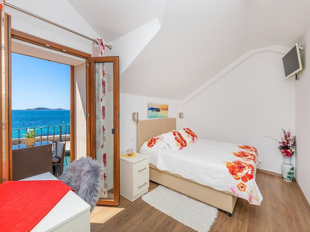 Apartment (One Bedroom Apartment with Balcony an)