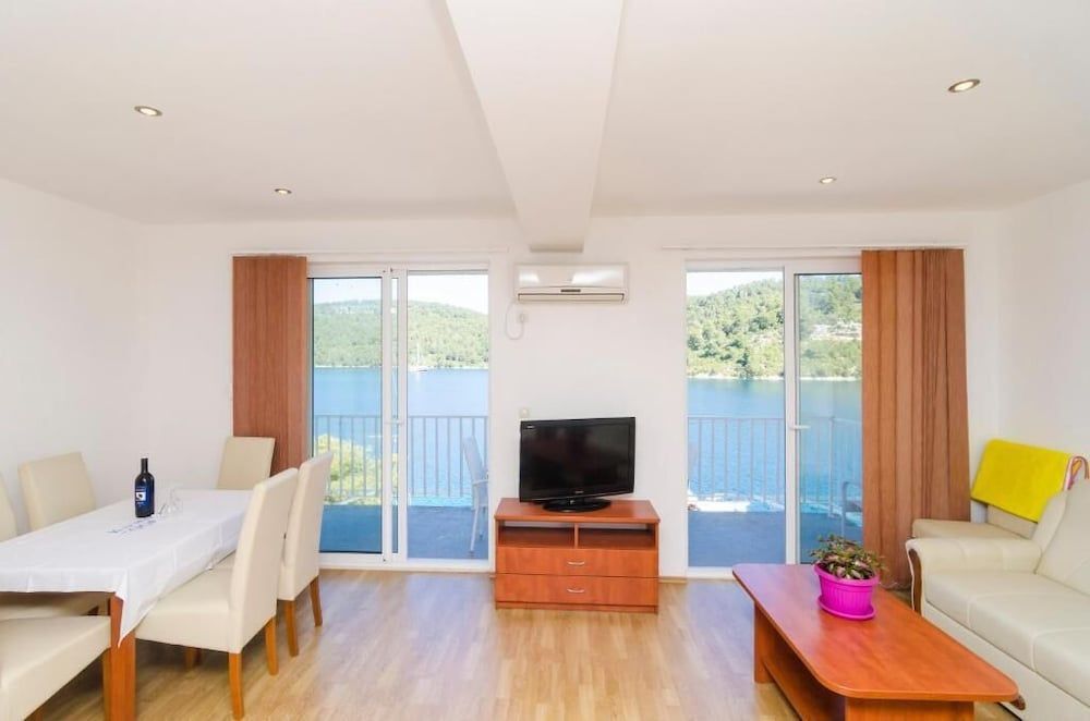 Royal Apartment, 2 Bedrooms, Balcony, Sea View