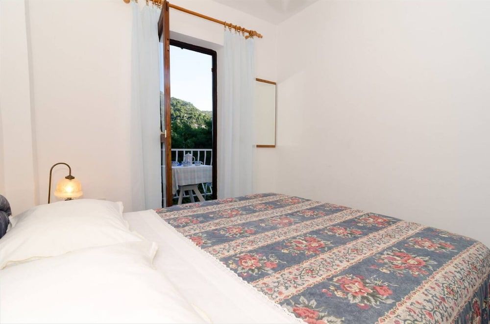 Studio (Studio Apartment with Balcony)
