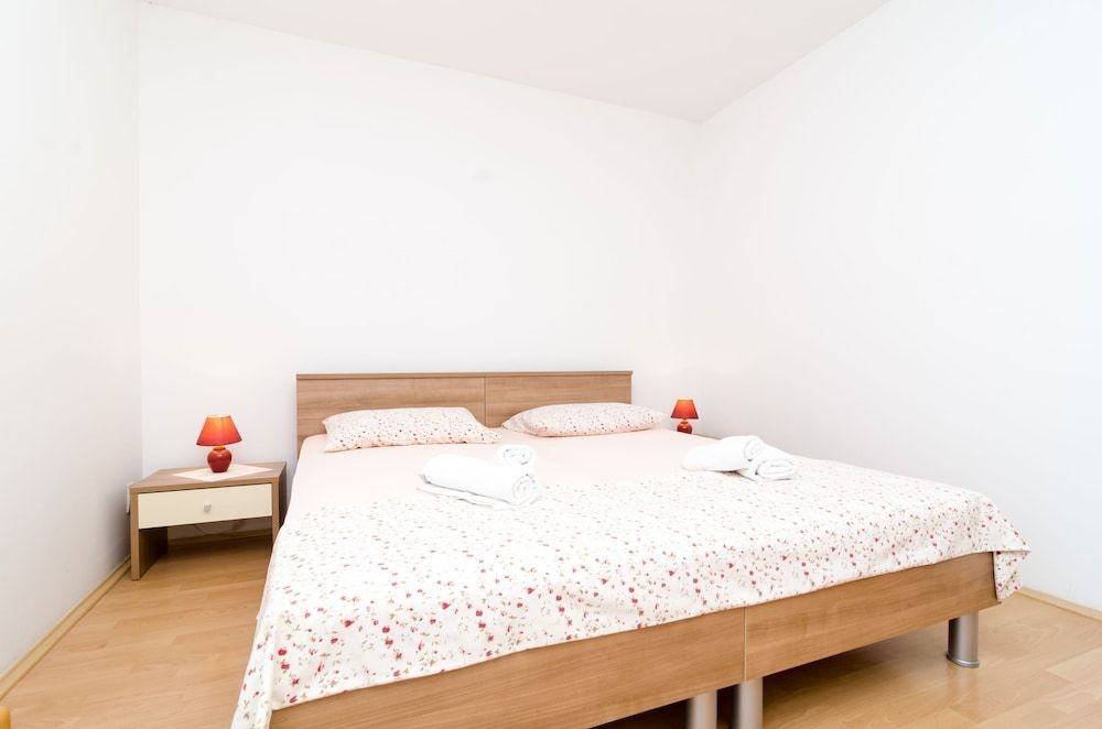 Rooms Karla Standard Room, 1 Double Bed, Balcony, Sea View 3