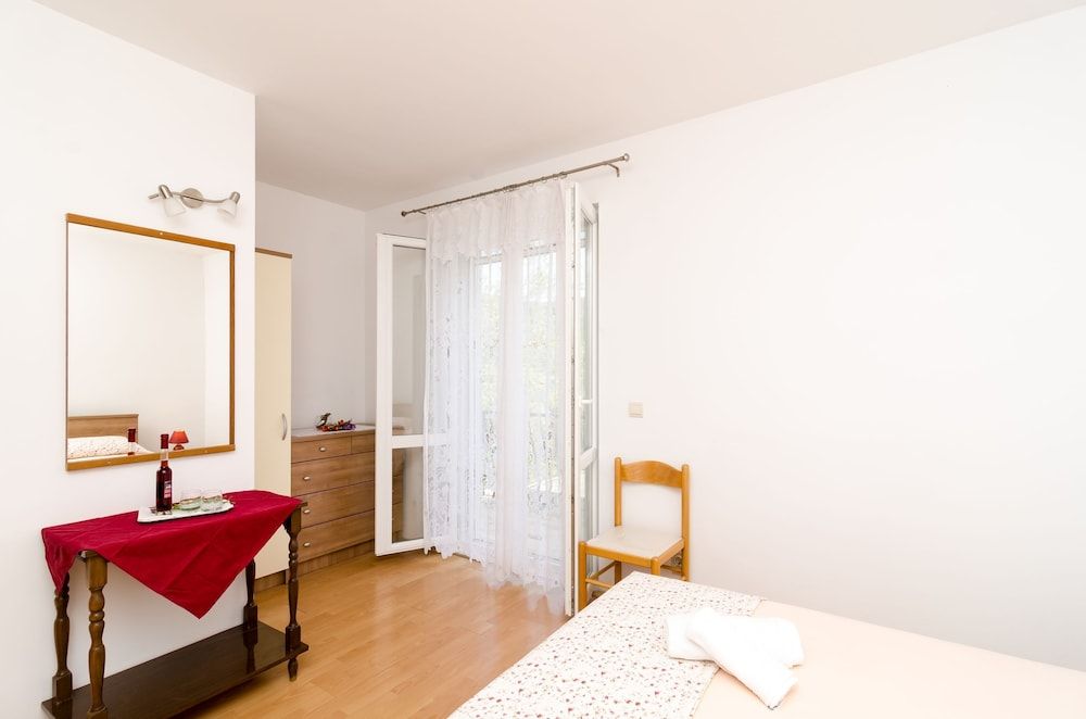 Rooms Karla Standard Room, 1 Double Bed, Balcony, Sea View 4