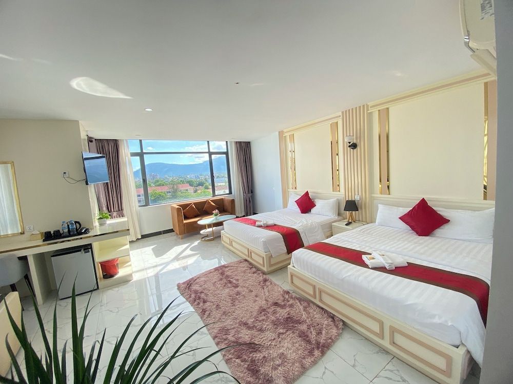 Kampot Sunny Hotel Deluxe Queen Bed with balcony (02 queen beds) 2