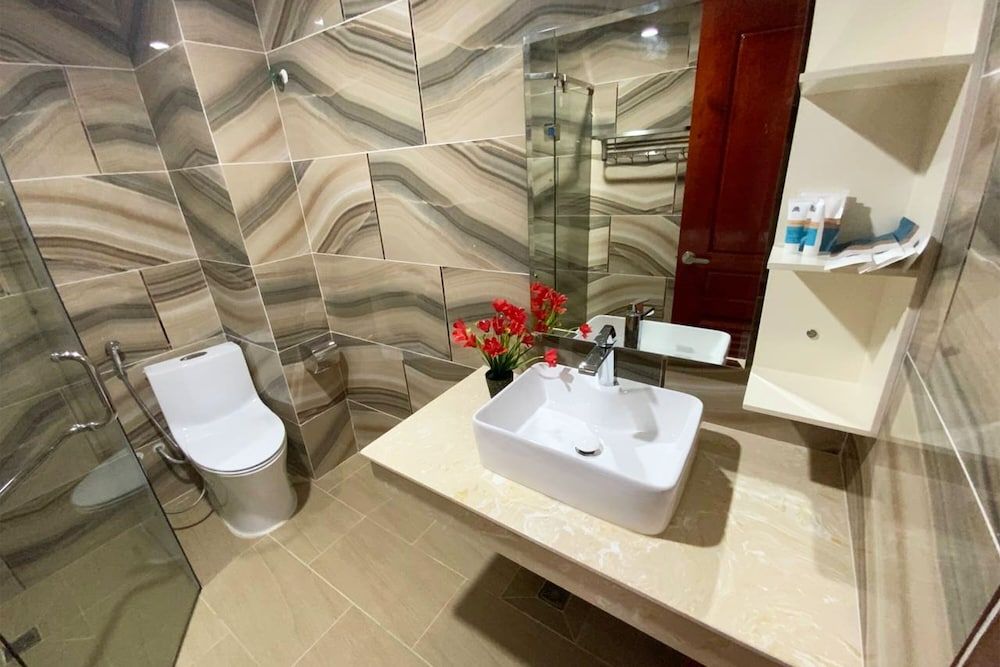 Kampot Sunny Hotel Deluxe King Bed with balcony (01 Extra King Bed) 5