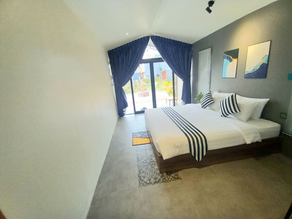 Kampot Tropical Village Deluxe Double Room 6