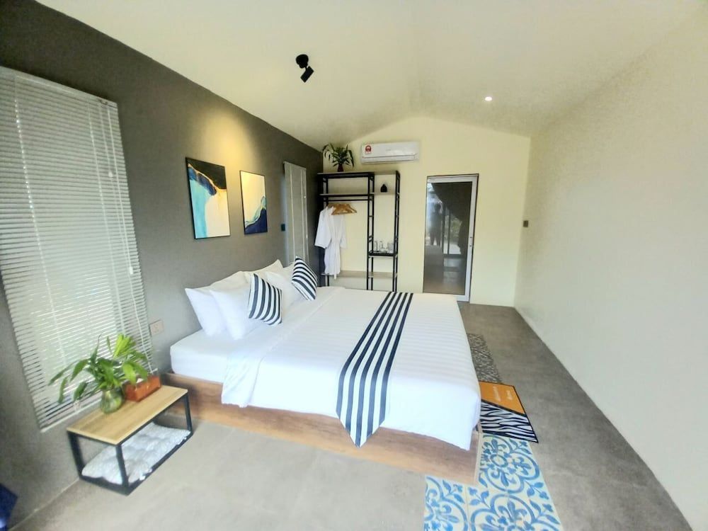 Kampot Tropical Village Deluxe Double Room 4