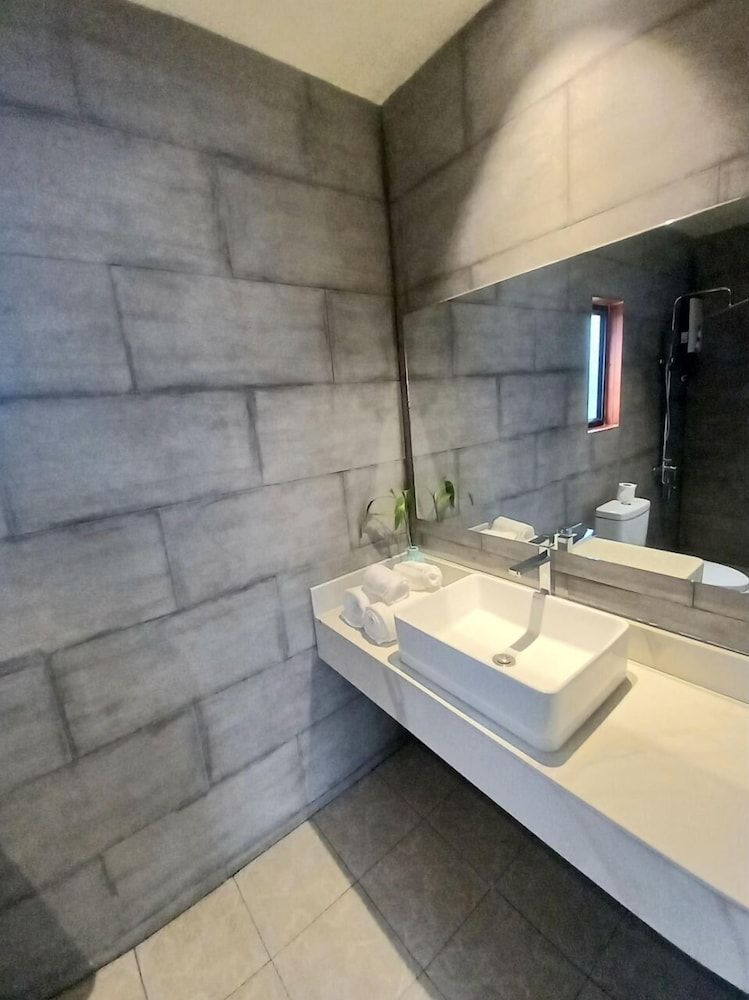 Kampot Tropical Village Deluxe Double Room 3