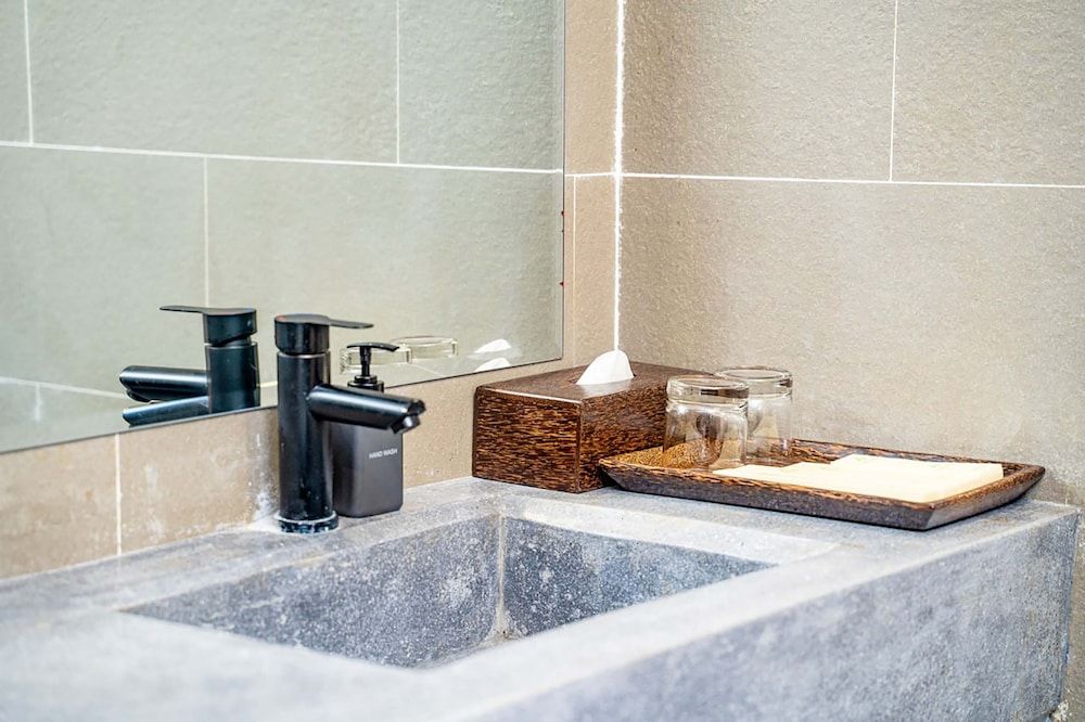 Rainforest Hotel by NSUN Deluxe Family Room 6