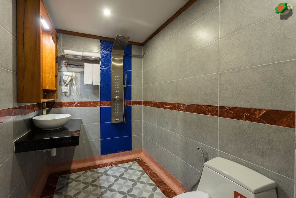 Okay Palace Hotel Deluxe Double Room 11