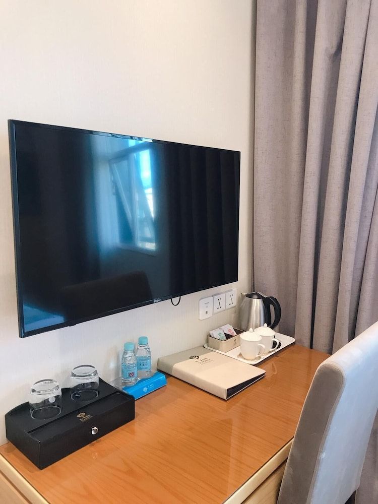 St. Moritz Business Hotel Deluxe Double Room 5