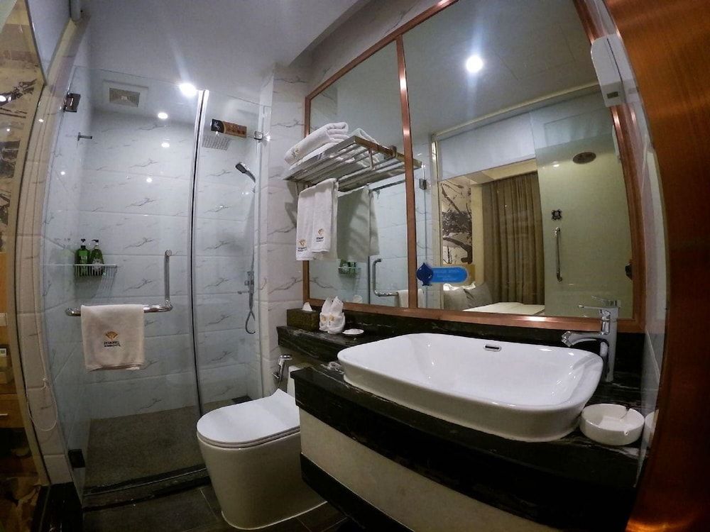 St. Moritz Business Hotel Family Room 6