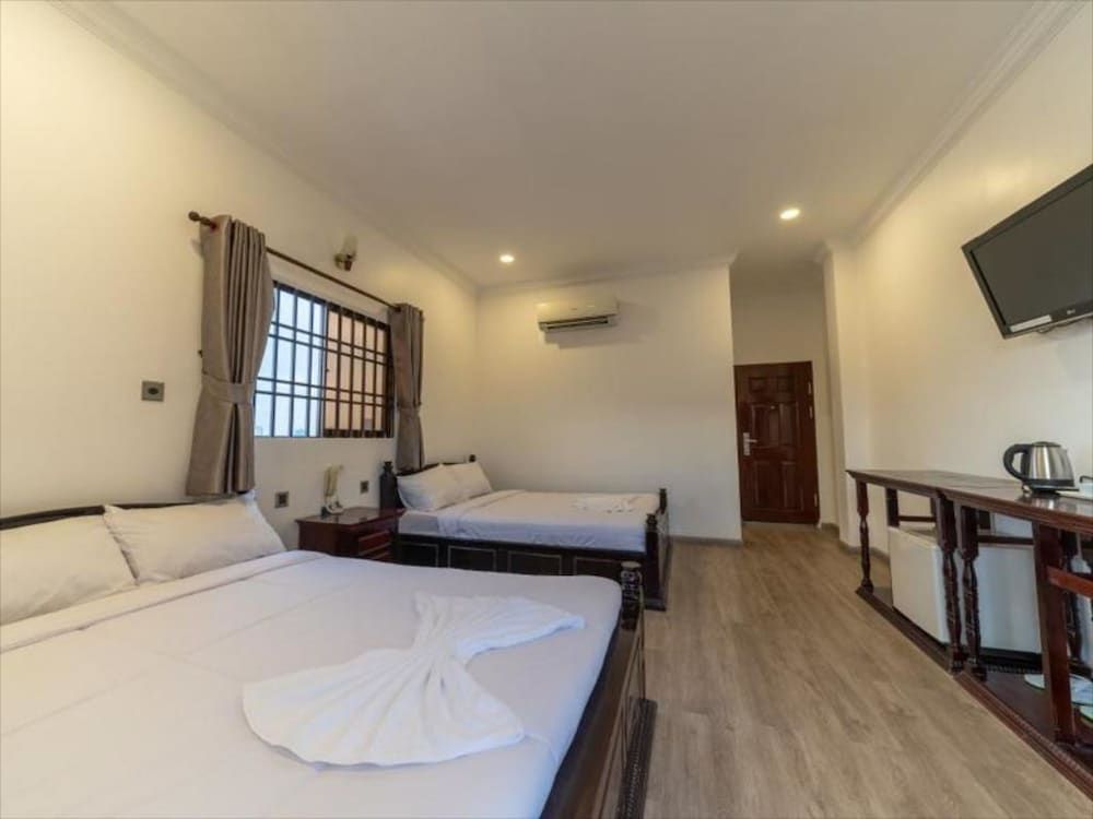 4 Rivers Hotel Twin Room, City View 2