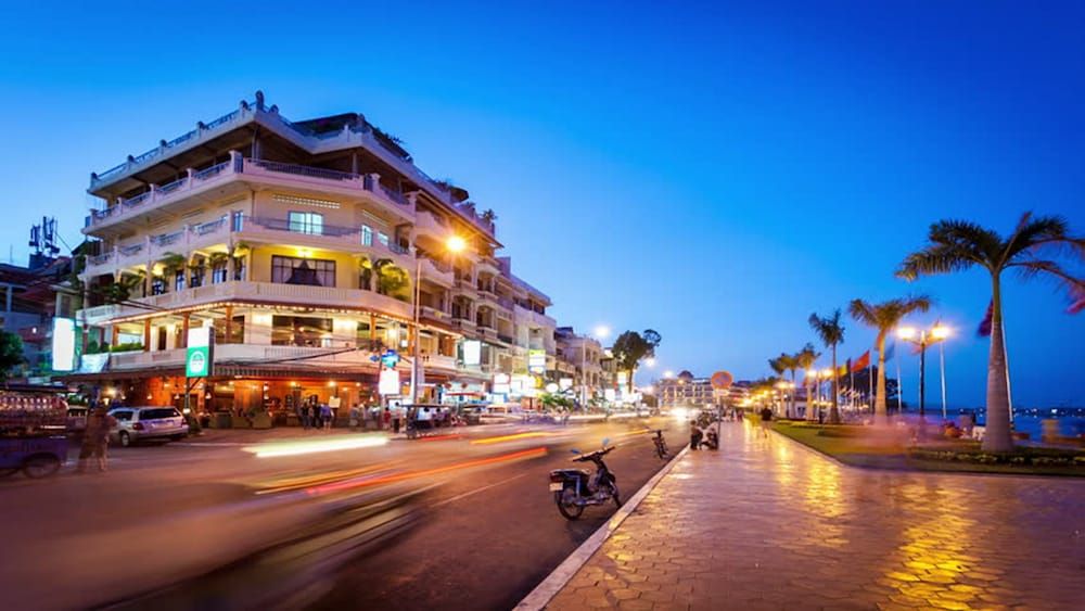 undefined 4 Rivers Hotel 8