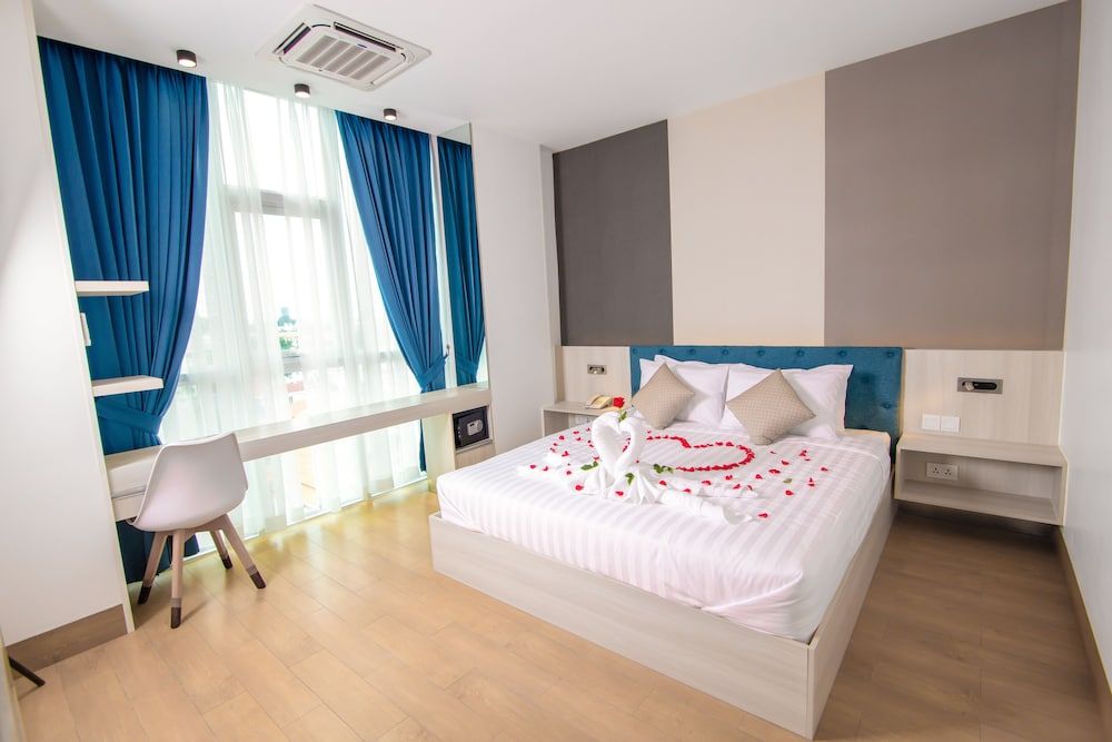 undefined The Twin B Palace Hotel & Apartments 4