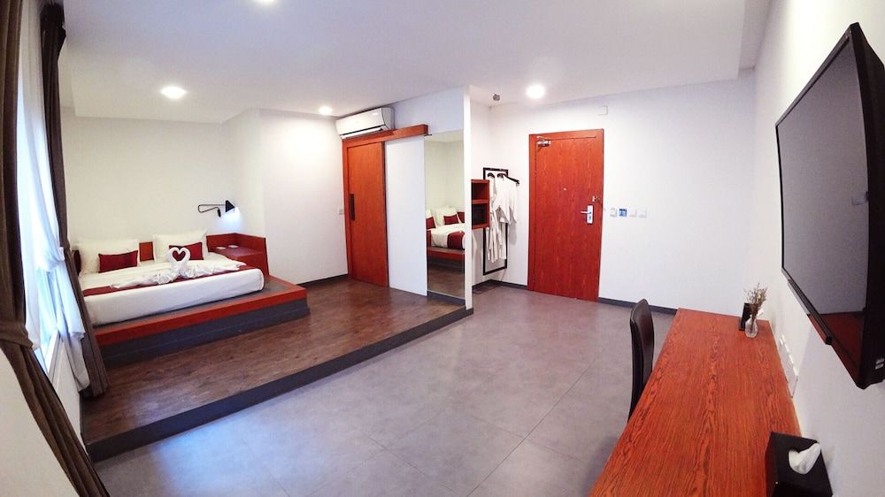 Hotel Records Deluxe Double Room 2