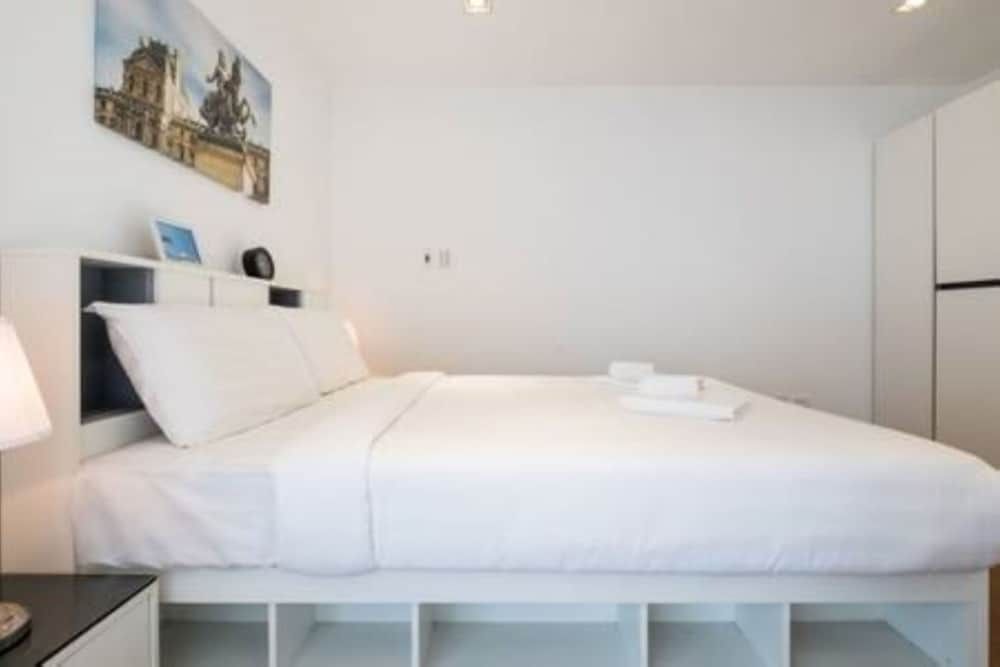 undefined Bellavita Service Apartment 8