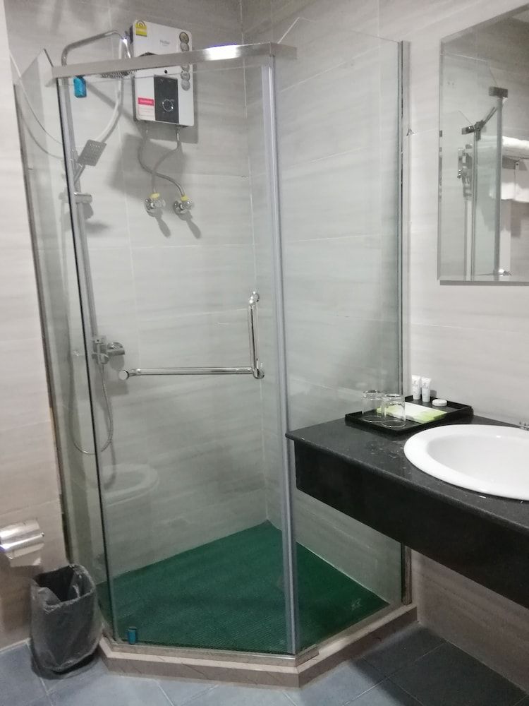 Golden Bay Hotel Studio Suite 3